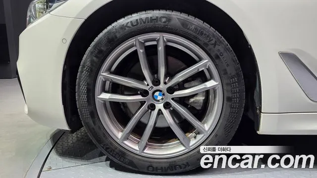 BMW 5-Series 2017 thumb 5
