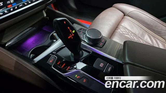 BMW 5-Series 2017 thumb 9