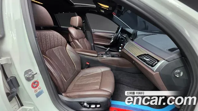 BMW 5-Series 2017 thumb 10