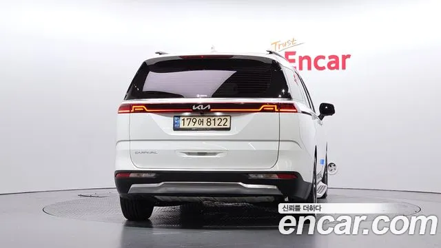 Kia Carnival 2021 thumb 4