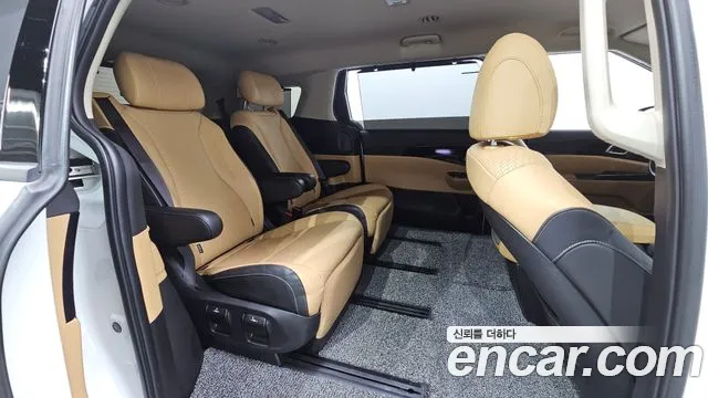 Kia Carnival 2021 thumb 11