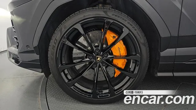 Lamborghini Urus 2021 thumb 5