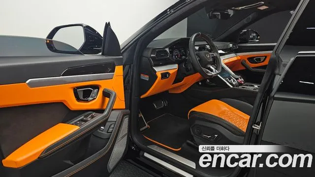 Lamborghini Urus 2021 thumb 10