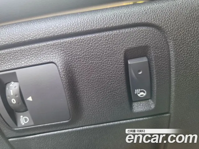 Renault-KoreaSamsung Megane 2016 thumb 10