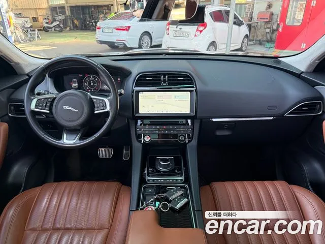 Jaguar F-Pace 2019 thumb 5