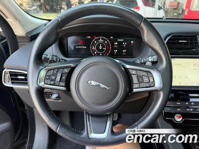 Jaguar F-Pace 2019 thumb 6