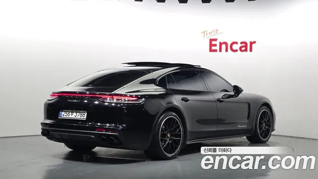 Porsche Panamera 2021 thumb 2