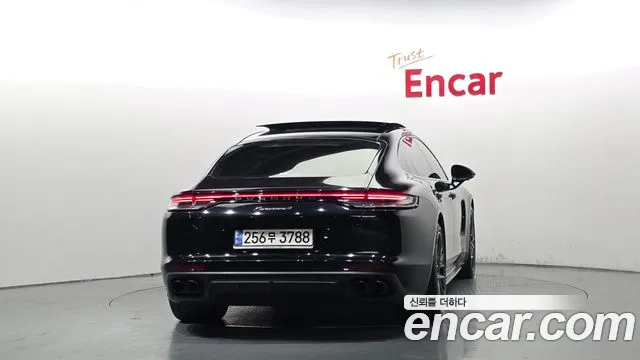 Porsche Panamera 2021 thumb 4