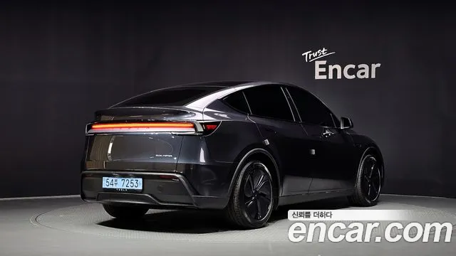 Tesla Model Y 2026 thumb 2
