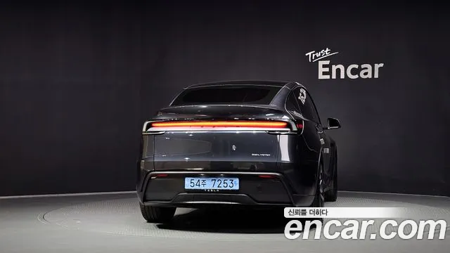 Tesla Model Y 2026 thumb 4