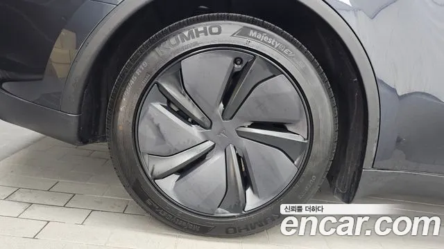 Tesla Model Y 2026 thumb 5