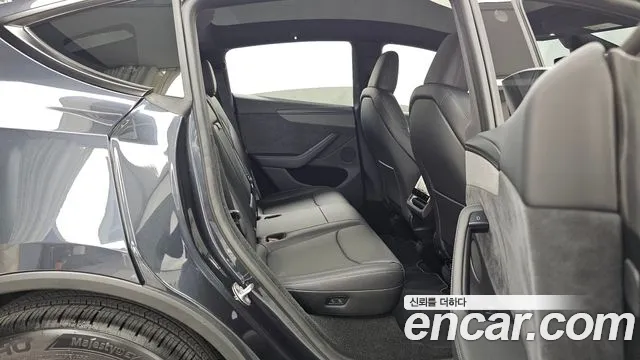 Tesla Model Y 2026 thumb 12