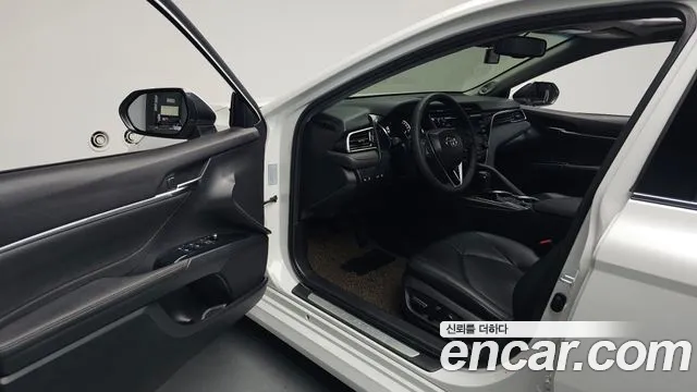 Toyota Camry 2017 thumb 9