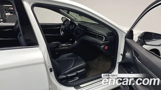 Toyota Camry 2017 thumb 10
