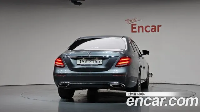 Mercedes-Benz E-Класс 2017 thumb 3