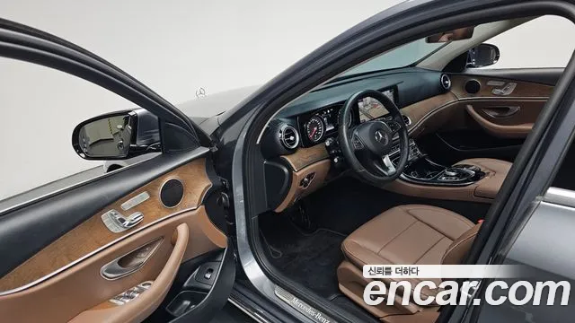 Mercedes-Benz E-Класс 2017 thumb 9