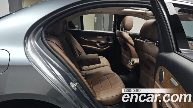 Mercedes-Benz E-Класс 2017 thumb 11