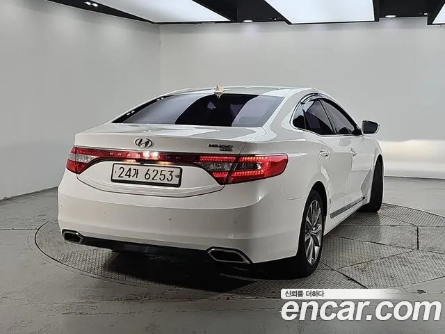 Hyundai Grandeur 2014 thumb 4