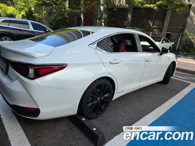 Lexus ES 2022 thumb 3