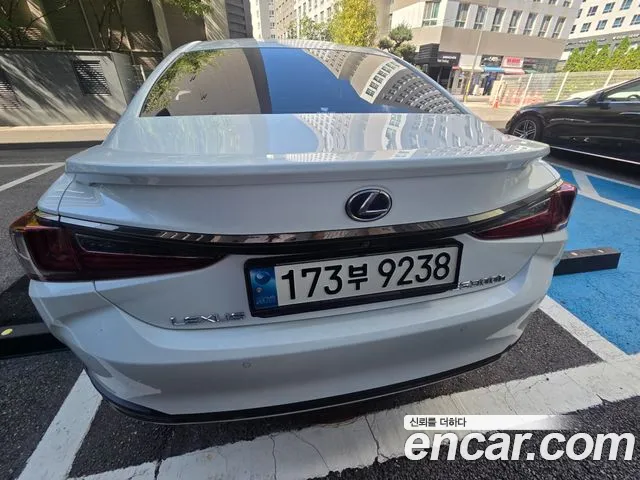 Lexus ES 2022 thumb 5