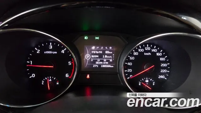 Kia Carnival 2016 thumb 8