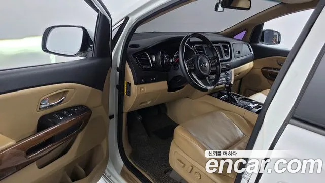 Kia Carnival 2016 thumb 10
