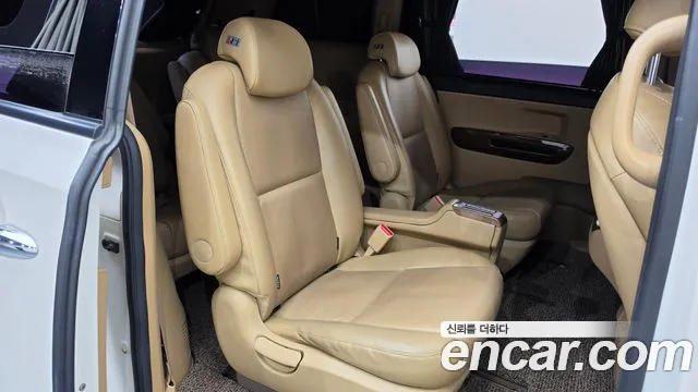Kia Carnival 2016 thumb 12