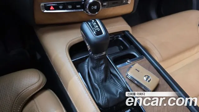 Volvo XC90 2016 thumb 9