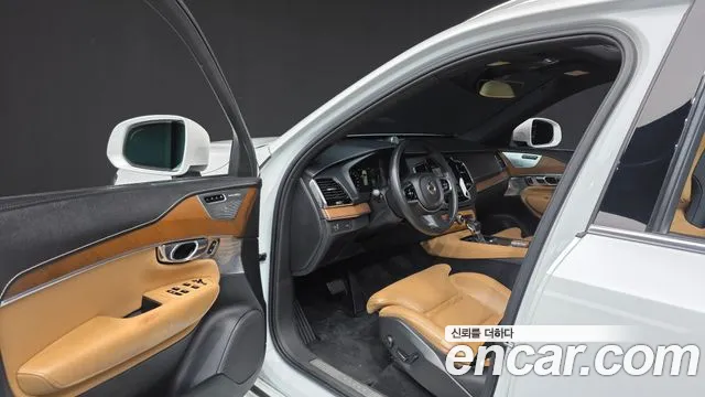 Volvo XC90 2016 thumb 10