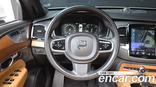 Volvo XC90 2016 thumb 12