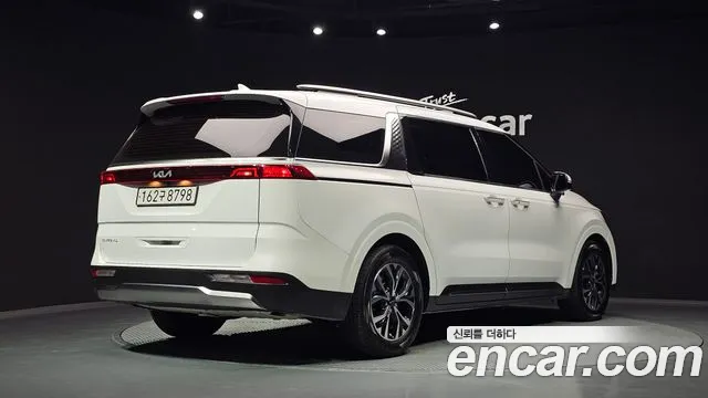 Kia Carnival 2023 thumb 2
