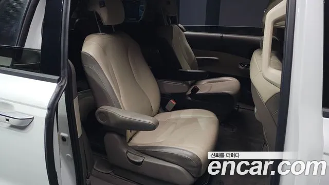 Kia Carnival 2023 thumb 11