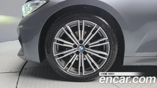BMW 3-Series 2021 thumb 5