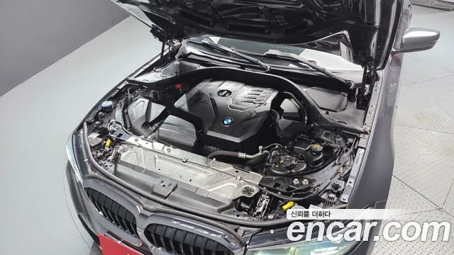 BMW 3-Series 2021 thumb 6