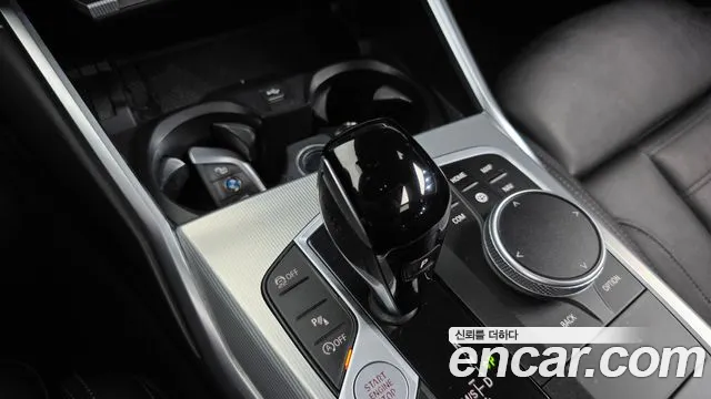 BMW 3-Series 2021 thumb 9