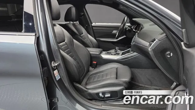 BMW 3-Series 2021 thumb 11