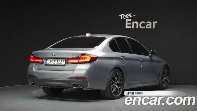 BMW 5-Series 2023 thumb 2