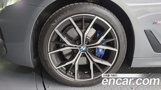 BMW 5-Series 2023 thumb 5