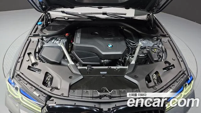 BMW 5-Series 2023 thumb 6