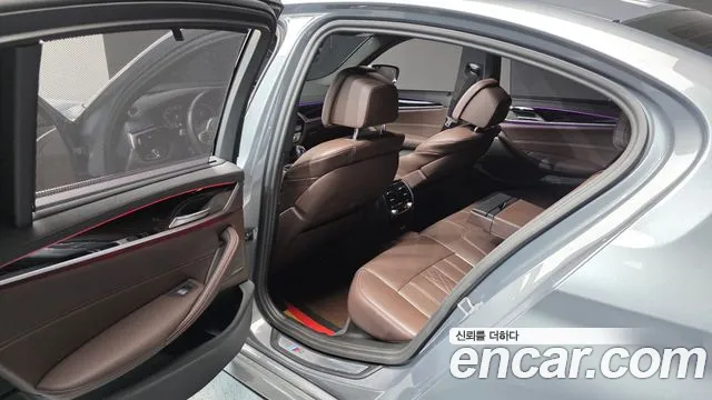 BMW 5-Series 2023 thumb 11