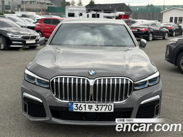 BMW 7-Series 2022 thumb 3