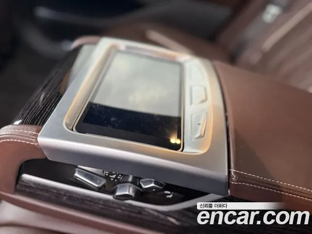 BMW 7-Series 2022 thumb 7