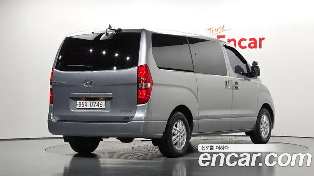 Hyundai Starex 2017 thumb 2