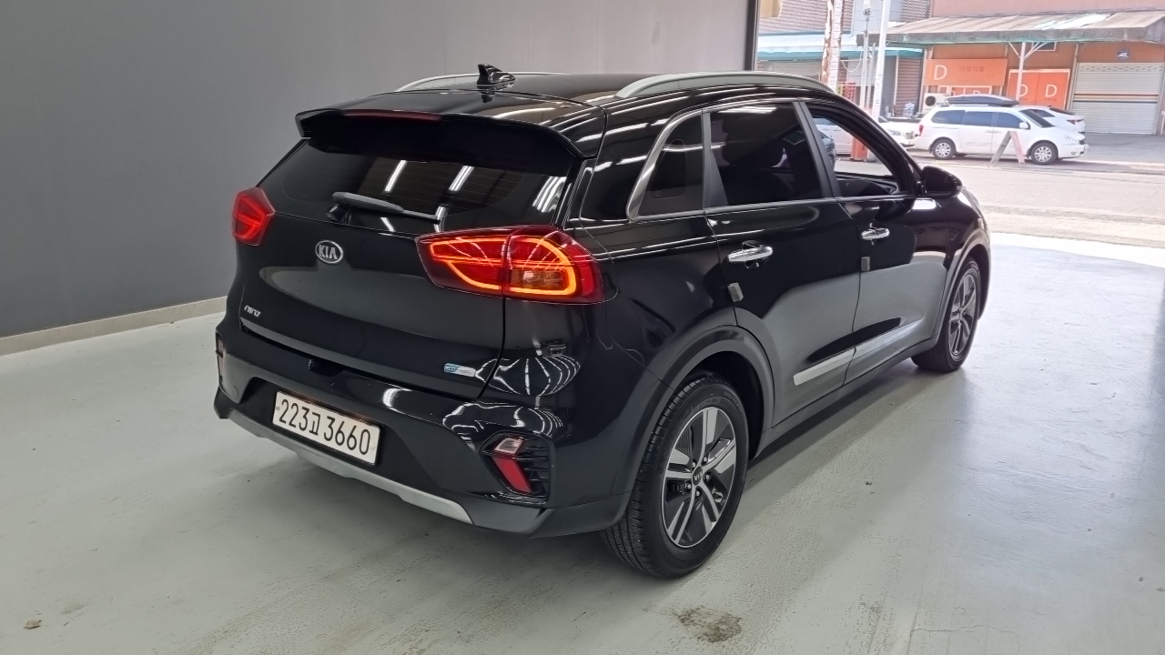 Kia Niro 2021 thumb 2