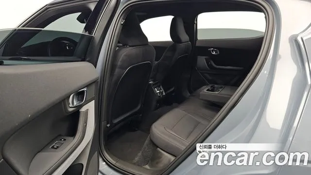 Polestar 2 2022 thumb 11