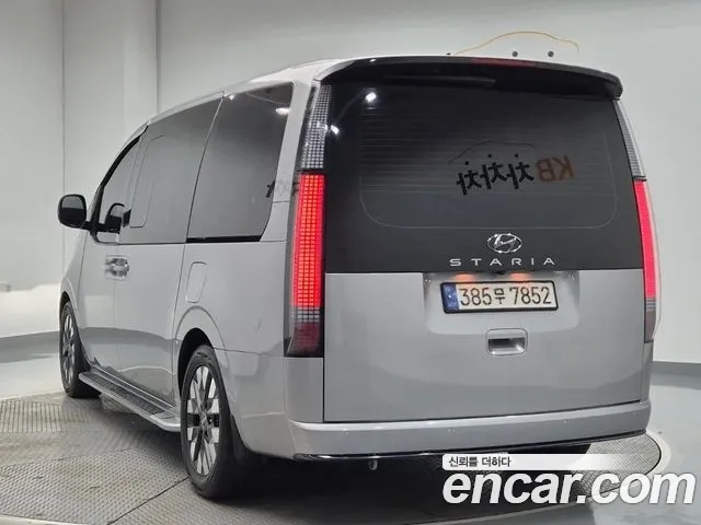 Hyundai Staria 2024 thumb 2