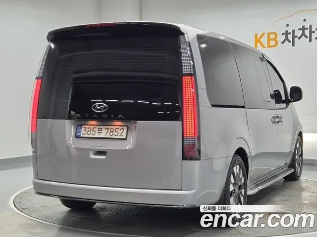 Hyundai Staria 2024 thumb 4