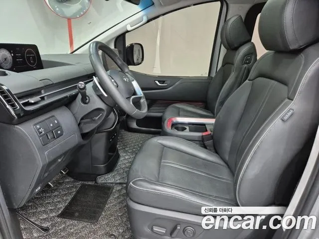 Hyundai Staria 2024 thumb 10