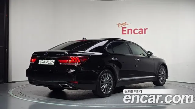 Lexus LS 2014 thumb 2