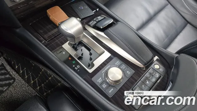 Lexus LS 2014 thumb 9